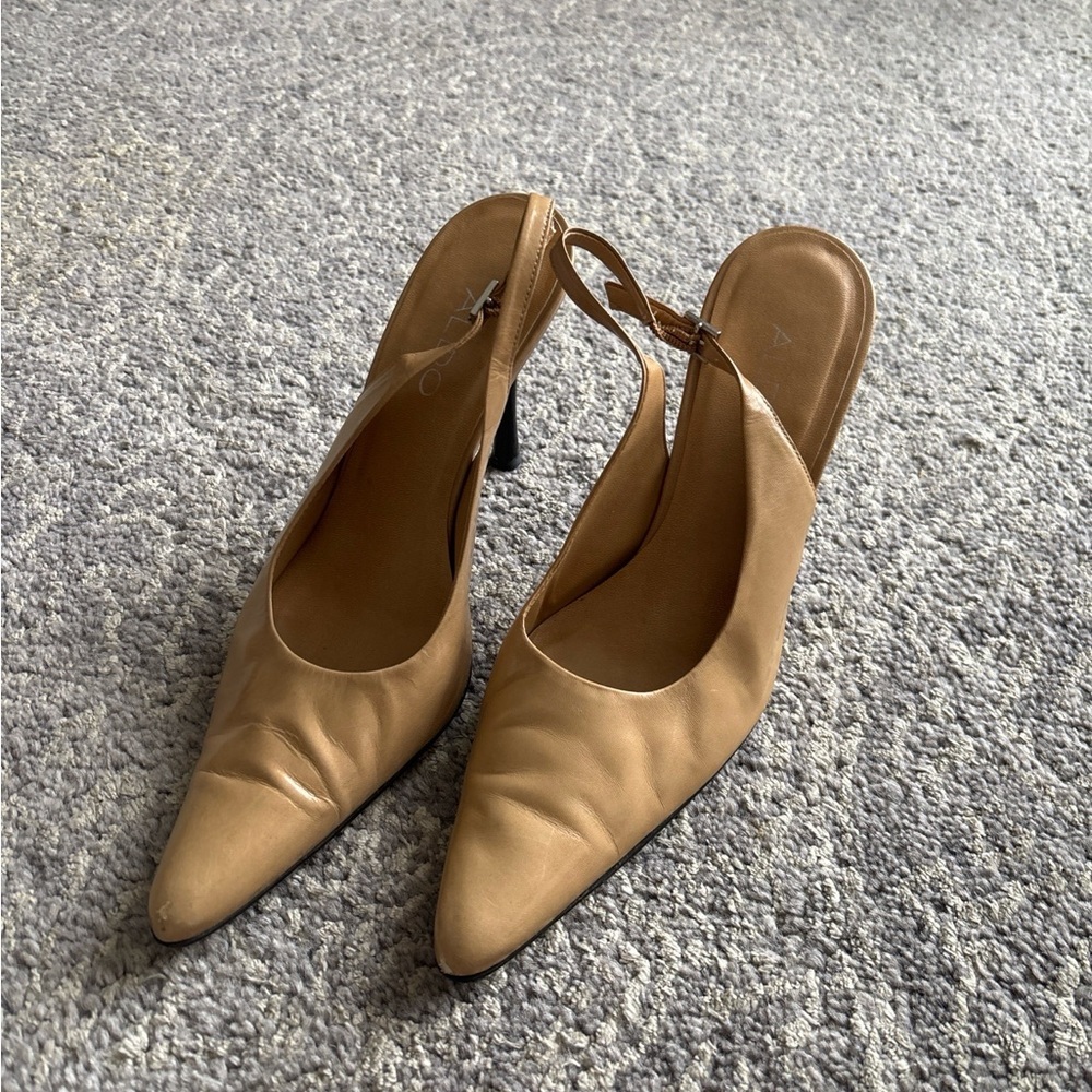 Elegant High Pointy Tan Slingback Heels in 39 - Picture 3 of 6